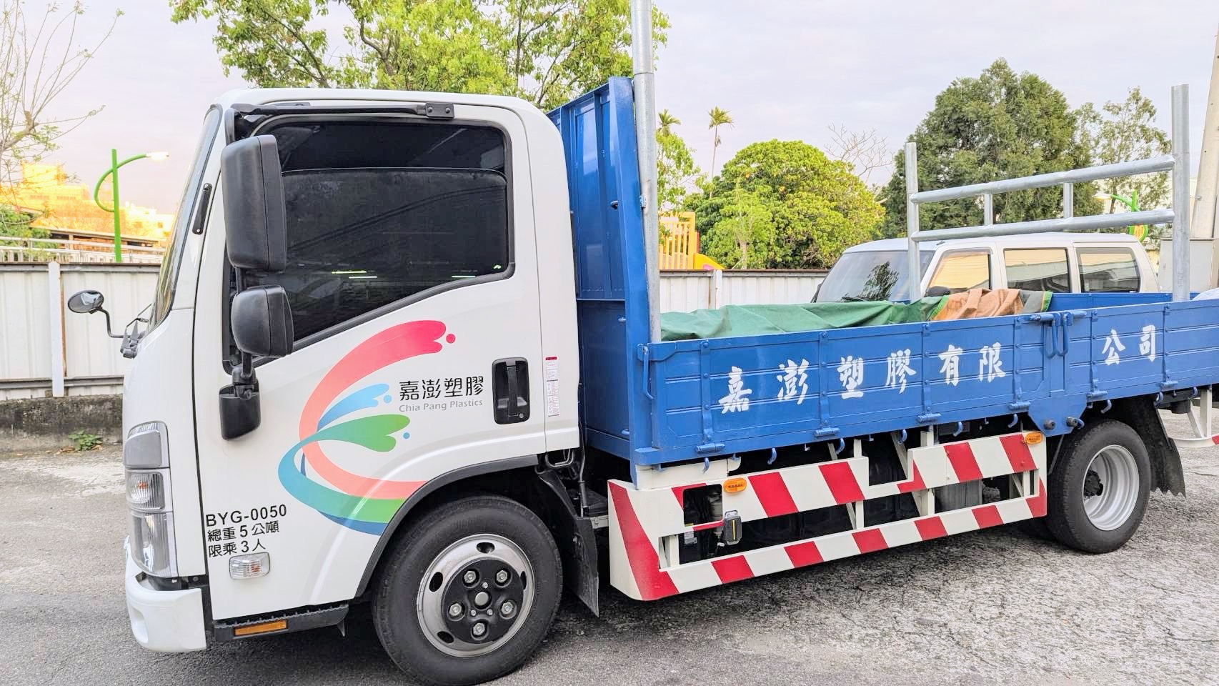 嘉澎塑膠配送車隊全面升級，與您一同實踐環保理念。